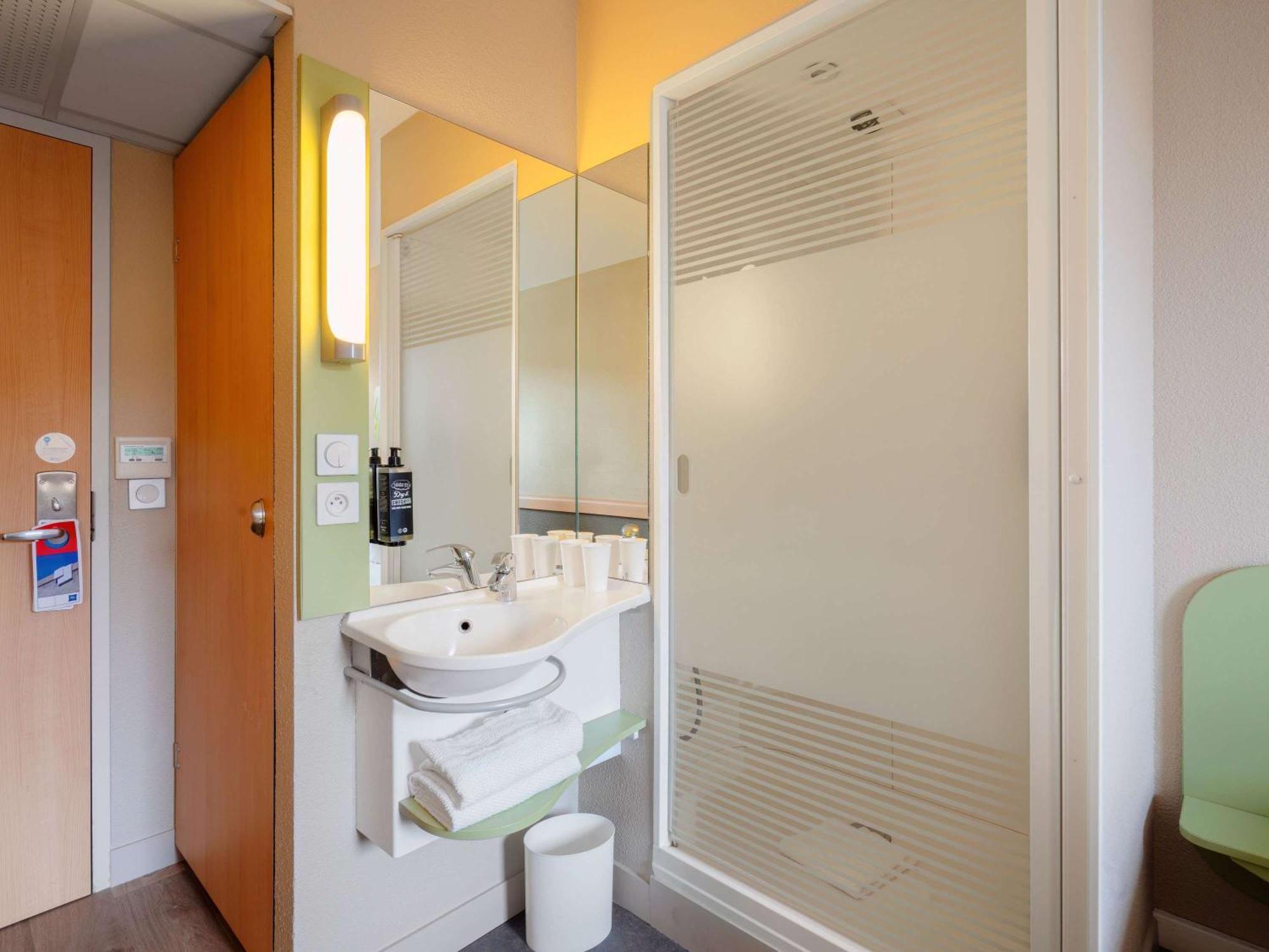 Ibis Budget Manosque Cadarache Екстериор снимка