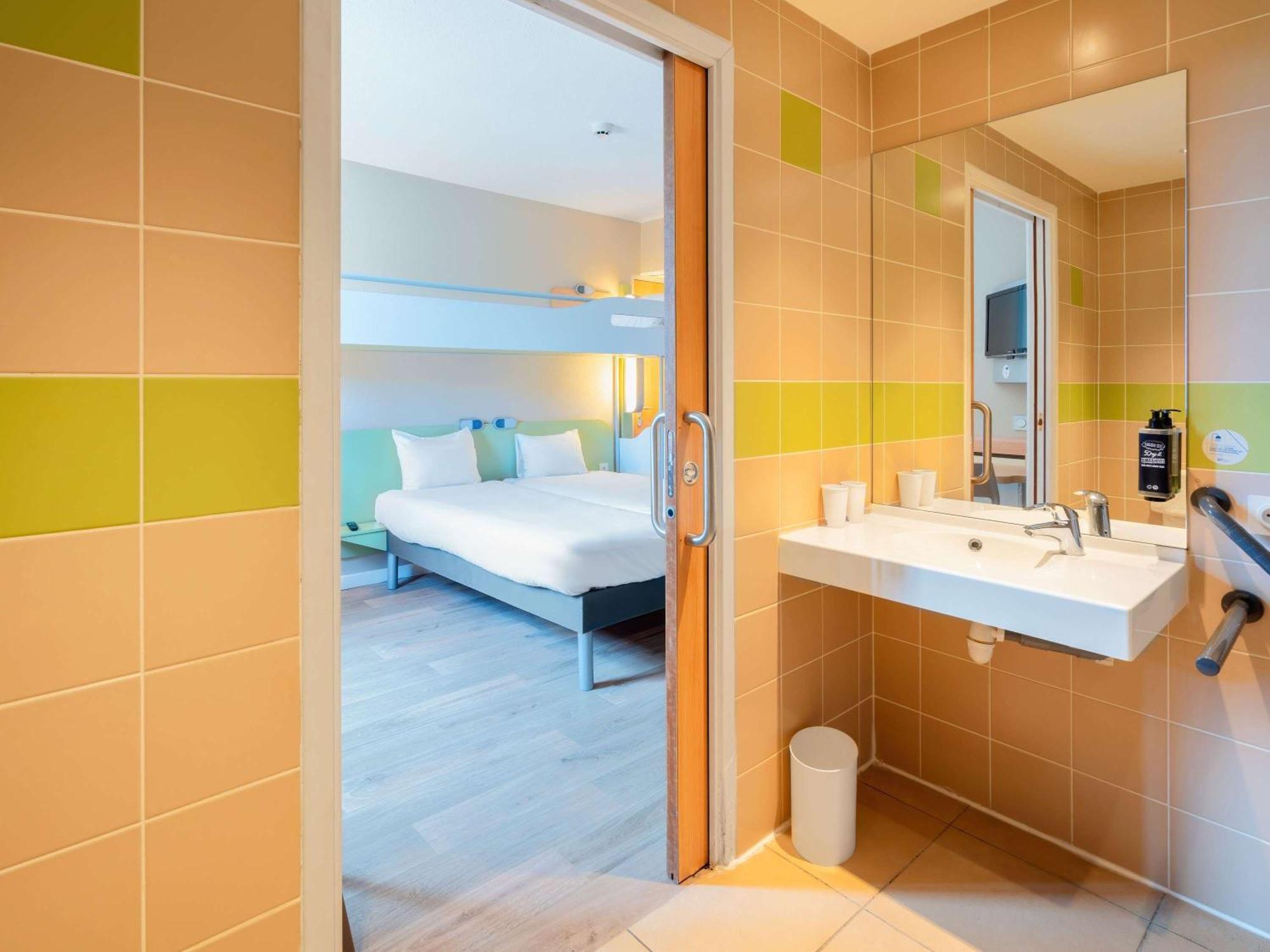 Ibis Budget Manosque Cadarache Екстериор снимка