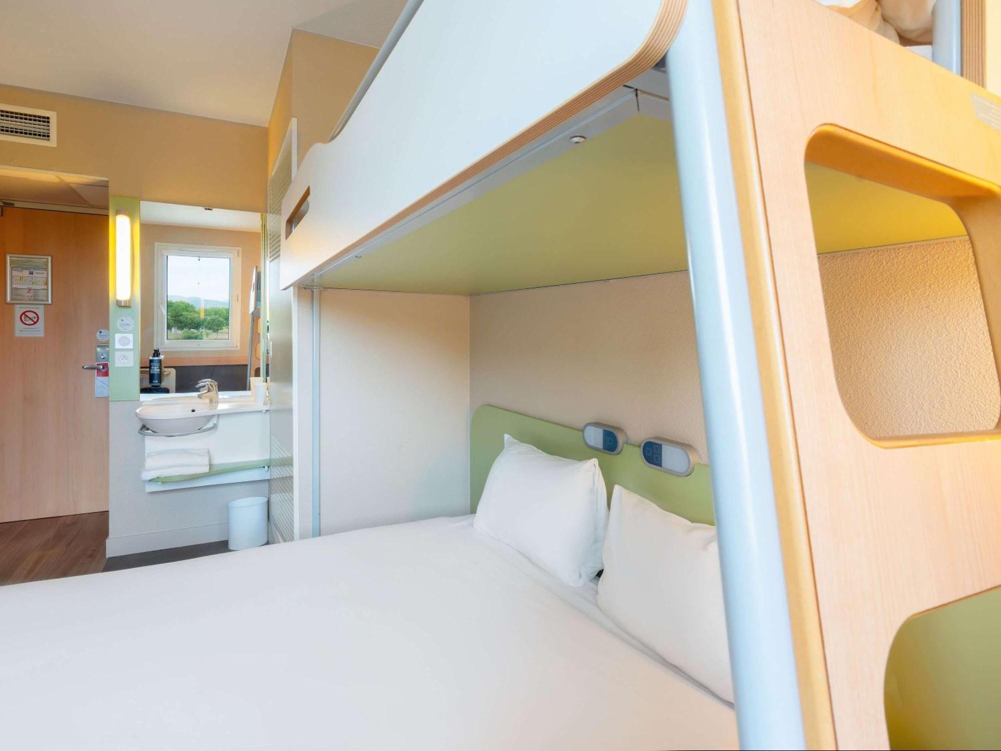 Ibis Budget Manosque Cadarache Екстериор снимка